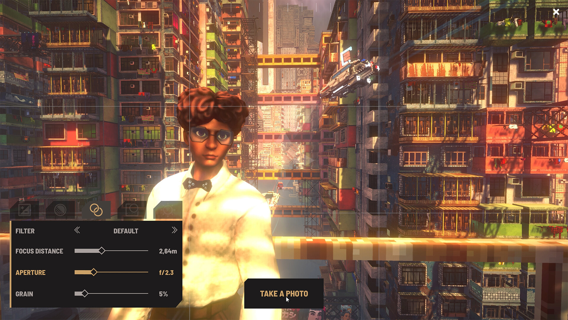 Nivalisの温室。植物が育つ緑の空間と外のサイバーパンク都市のコントラスト